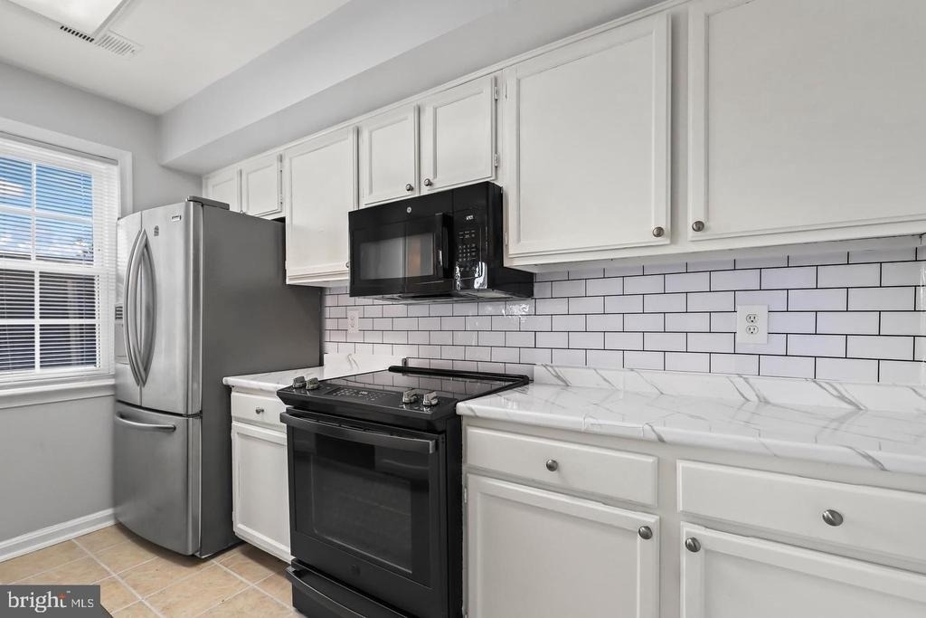 9904 Hagel Circle - Photo 11