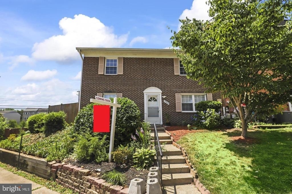 9904 Hagel Circle - Photo 0