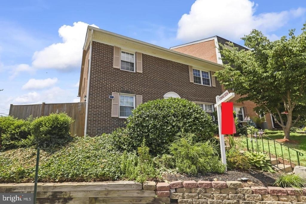 9904 Hagel Circle - Photo 1