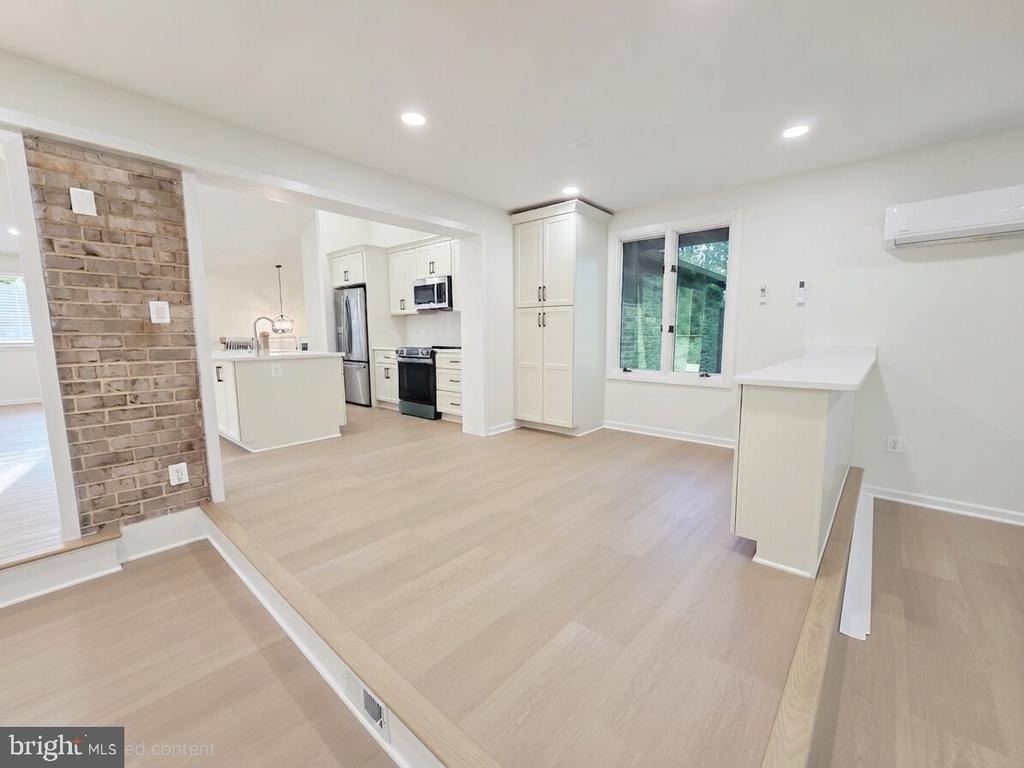 10027 W Constable Court - Photo 8