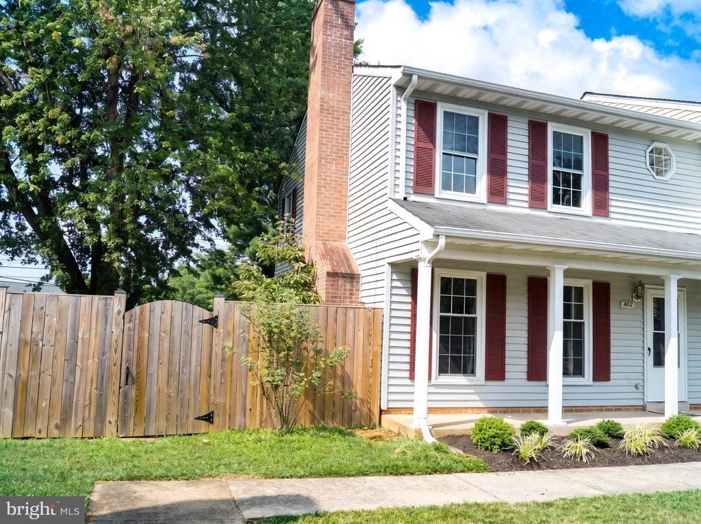 402 Forest Court - Photo 1