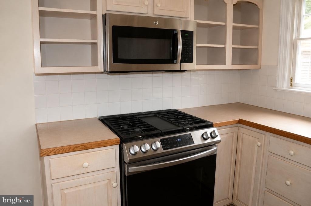 324 W Asher W - Photo 2