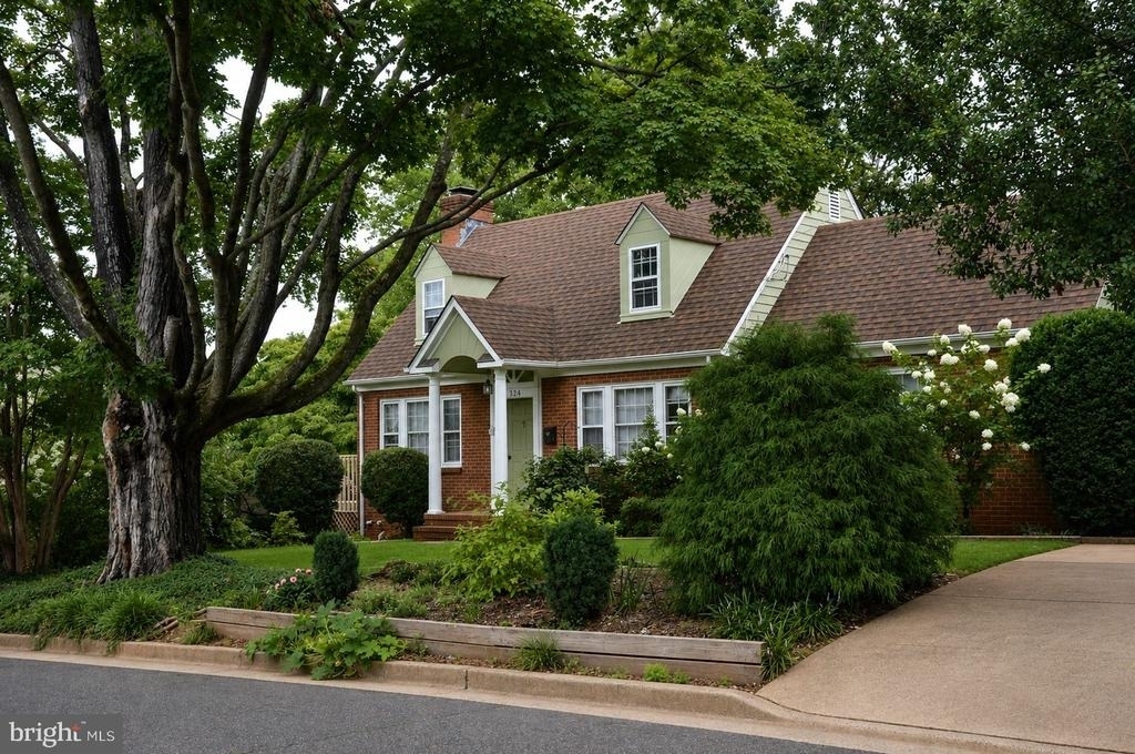 324 W Asher W - Photo 0