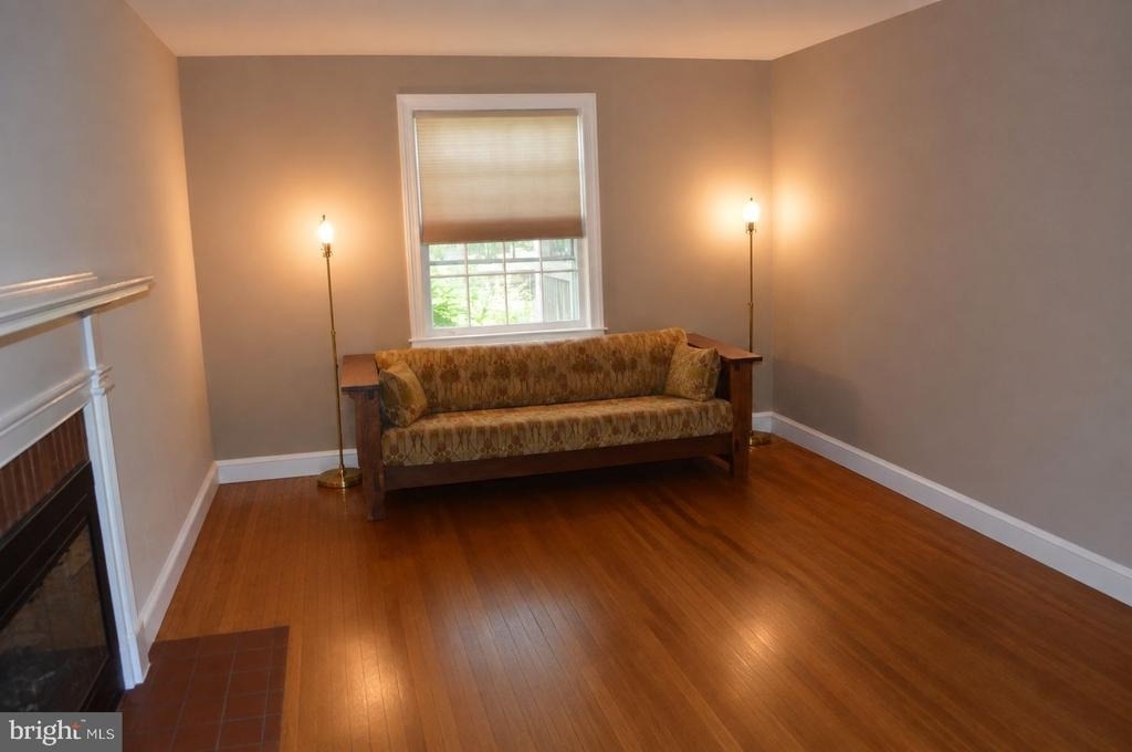 324 W Asher W - Photo 5