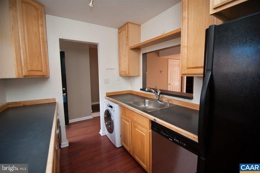 1566 Garden Court - Photo 2