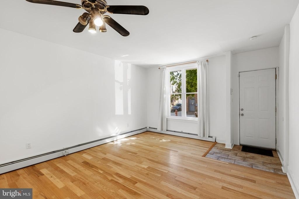 2426 E Indiana Avenue - Photo 5