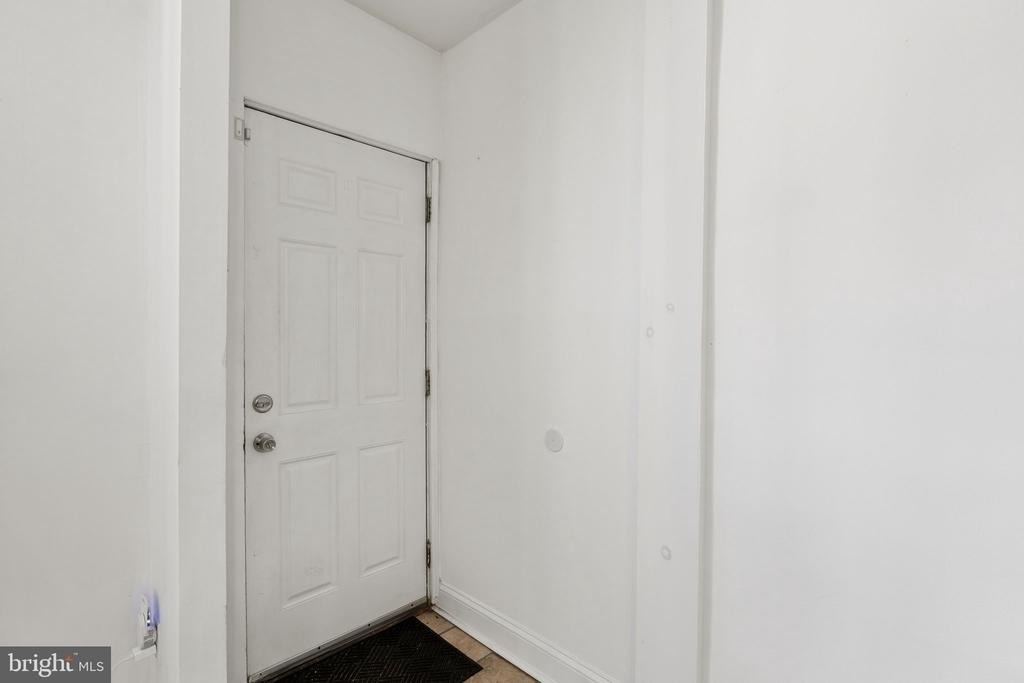 2426 E Indiana Avenue - Photo 4
