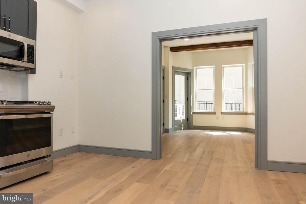 327 S 16th Street - Photo 2