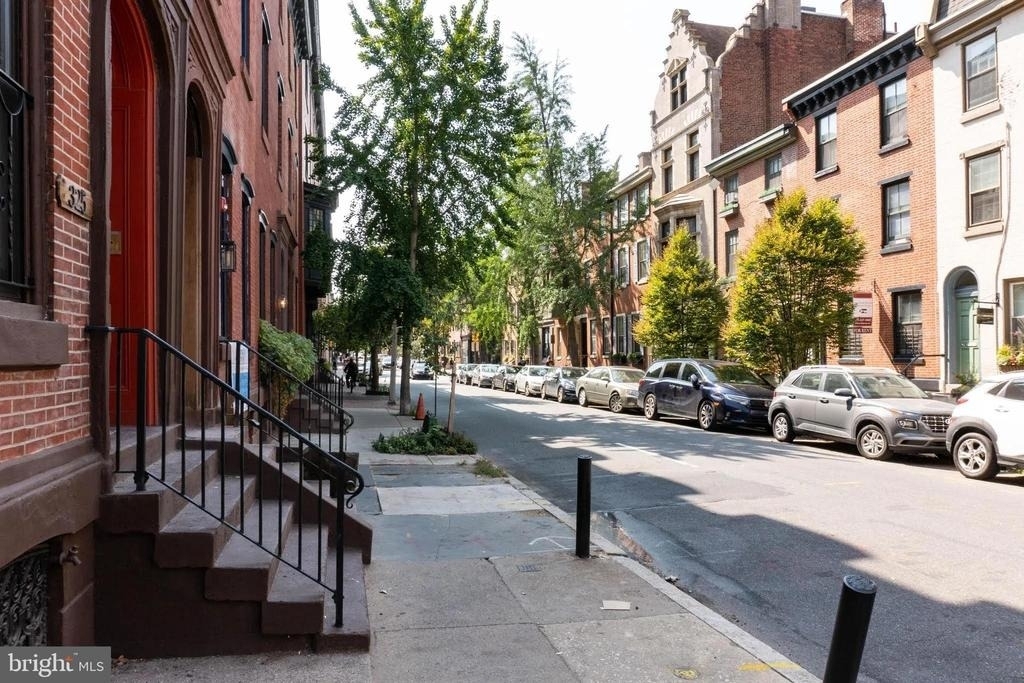 327 S 16th Street - Photo 0