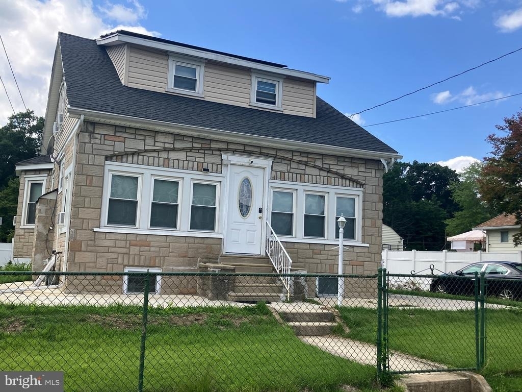 607 2nd Ave, Unit B - Photo 1