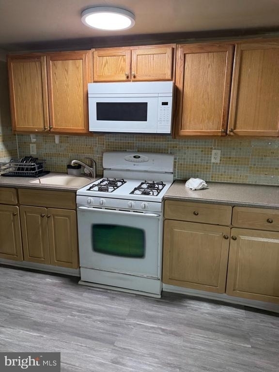 607 2nd Ave, Unit B - Photo 3