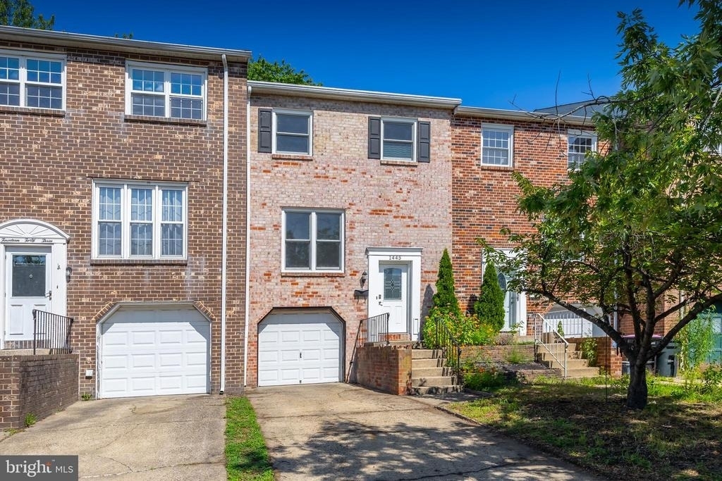 1445 Boxwood Drive - Photo 2