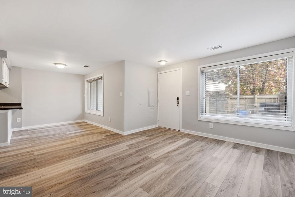 9406 Collette Way - Photo 4