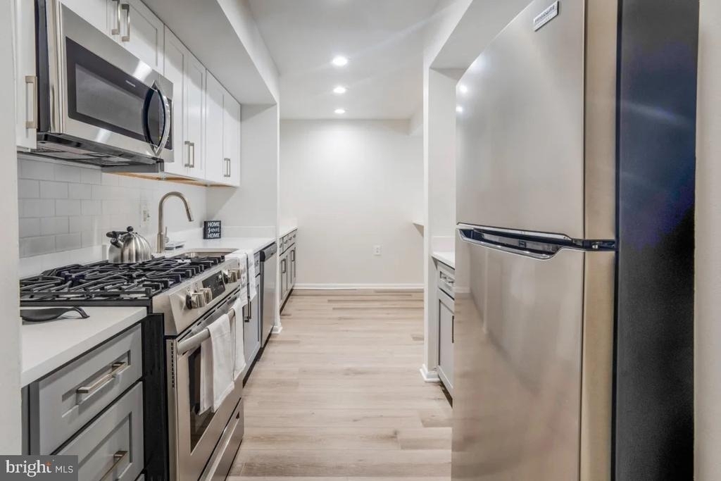1699 Yale Place - Photo 3