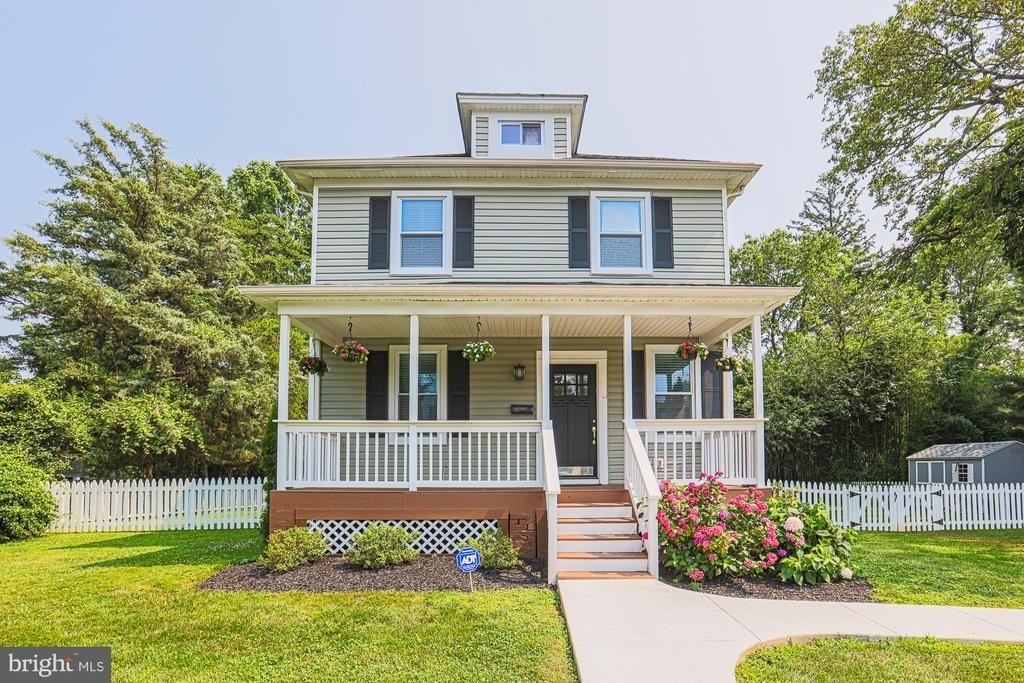 215 Clarendon Avenue - Photo 0