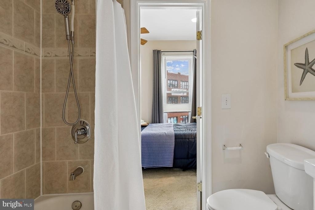 2106 Fleet Street - Photo 34