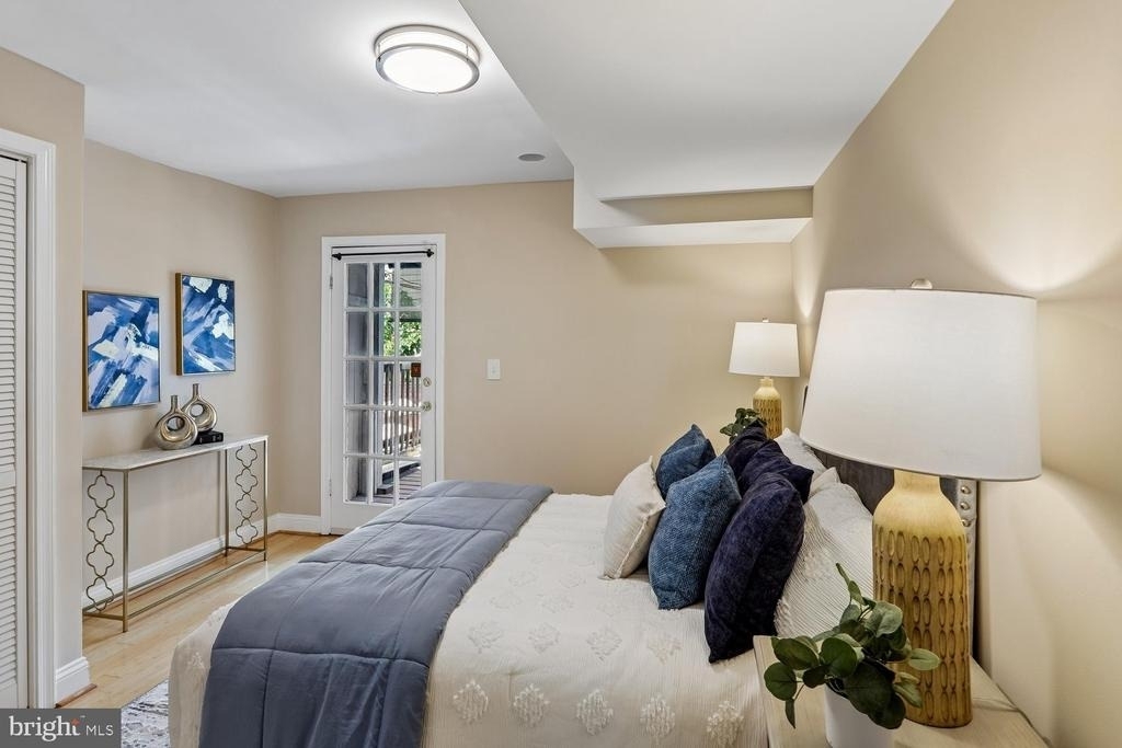 2106 Fleet Street - Photo 22