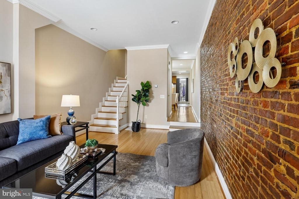2106 Fleet Street - Photo 5