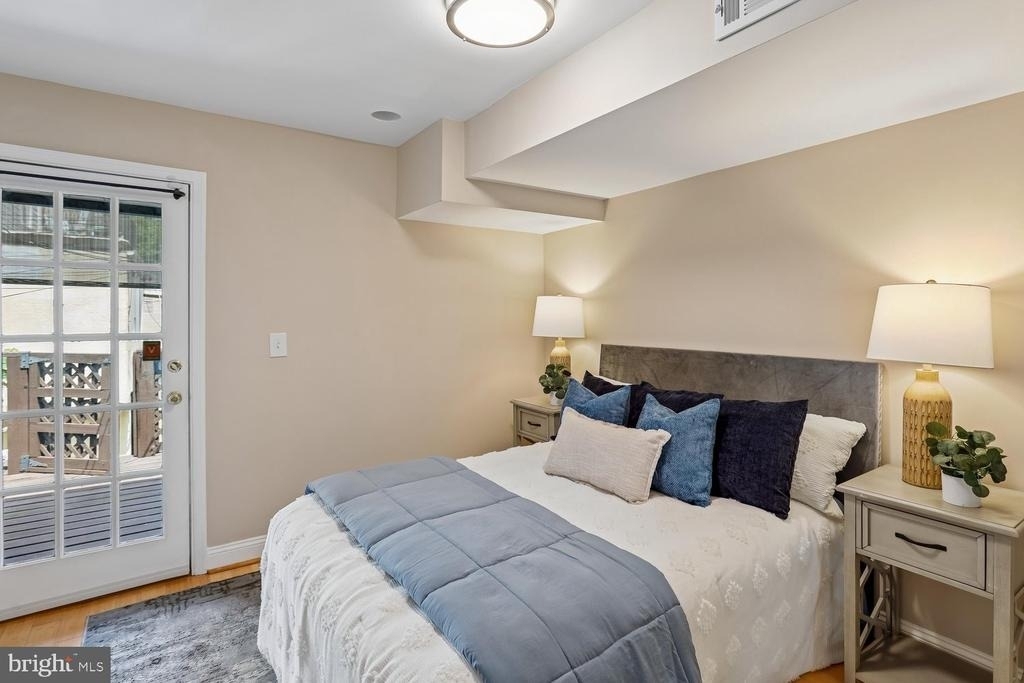 2106 Fleet Street - Photo 23