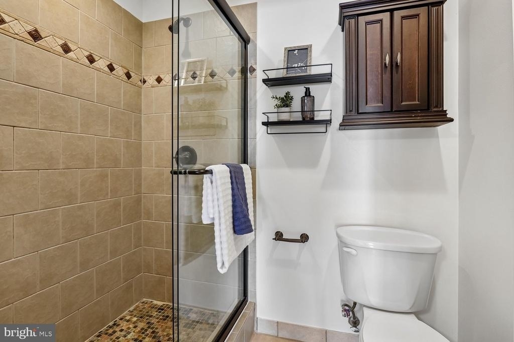 2106 Fleet Street - Photo 21