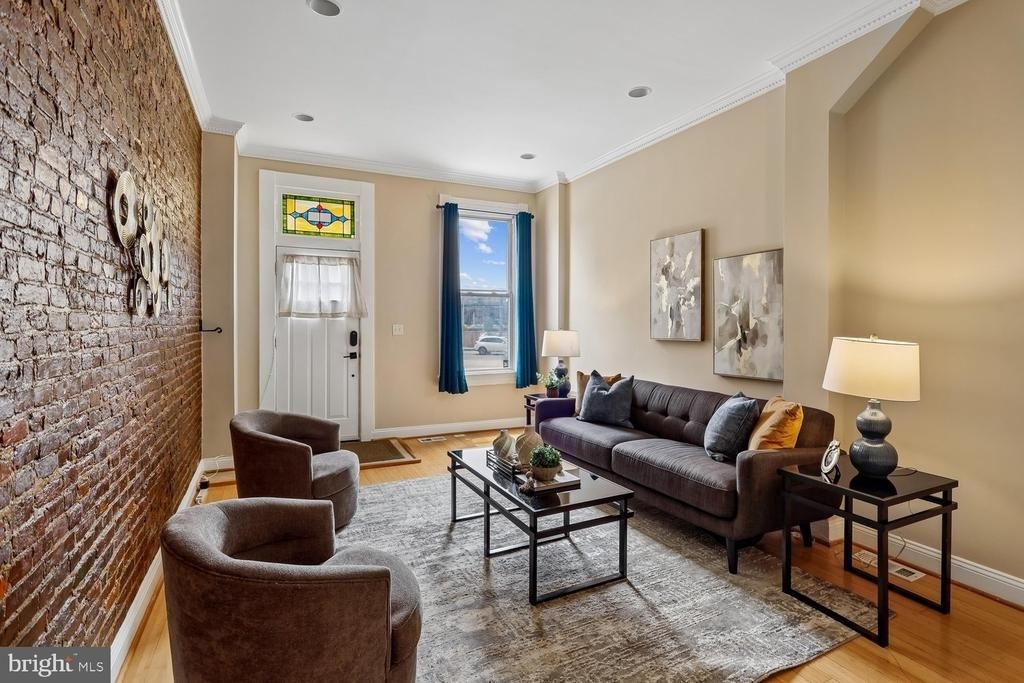 2106 Fleet Street - Photo 3