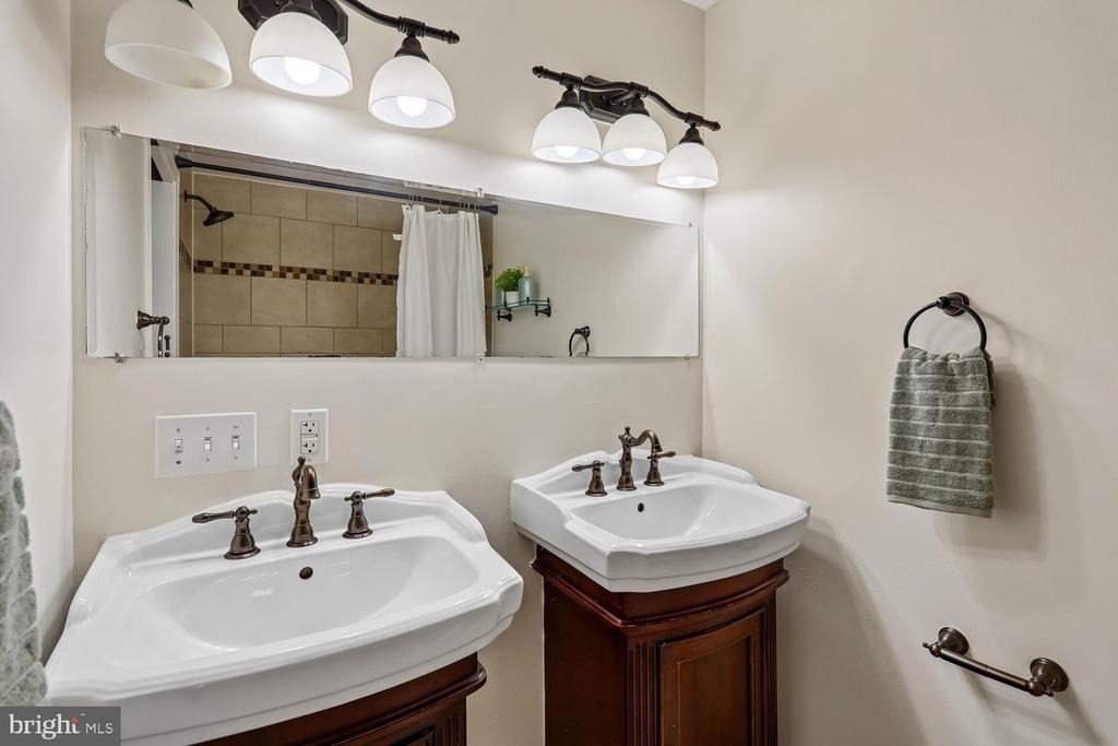 2106 Fleet Street - Photo 41