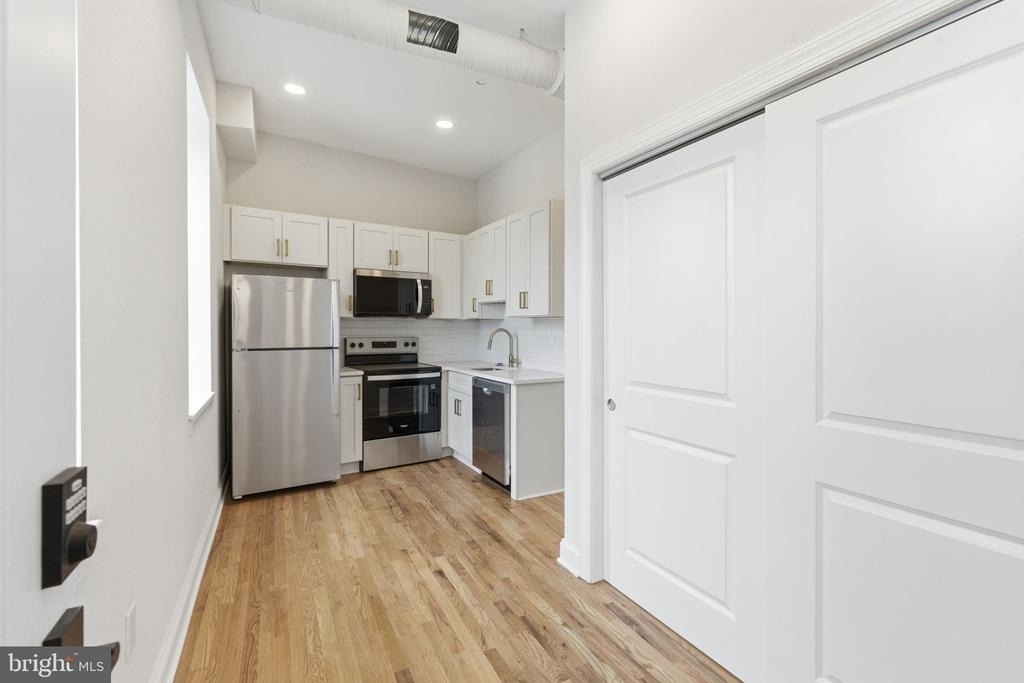 337 S Fremont Avenue - Photo 4
