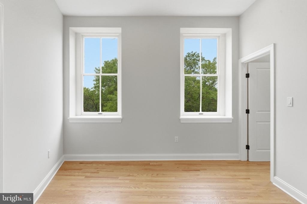 337 S Fremont Avenue - Photo 3
