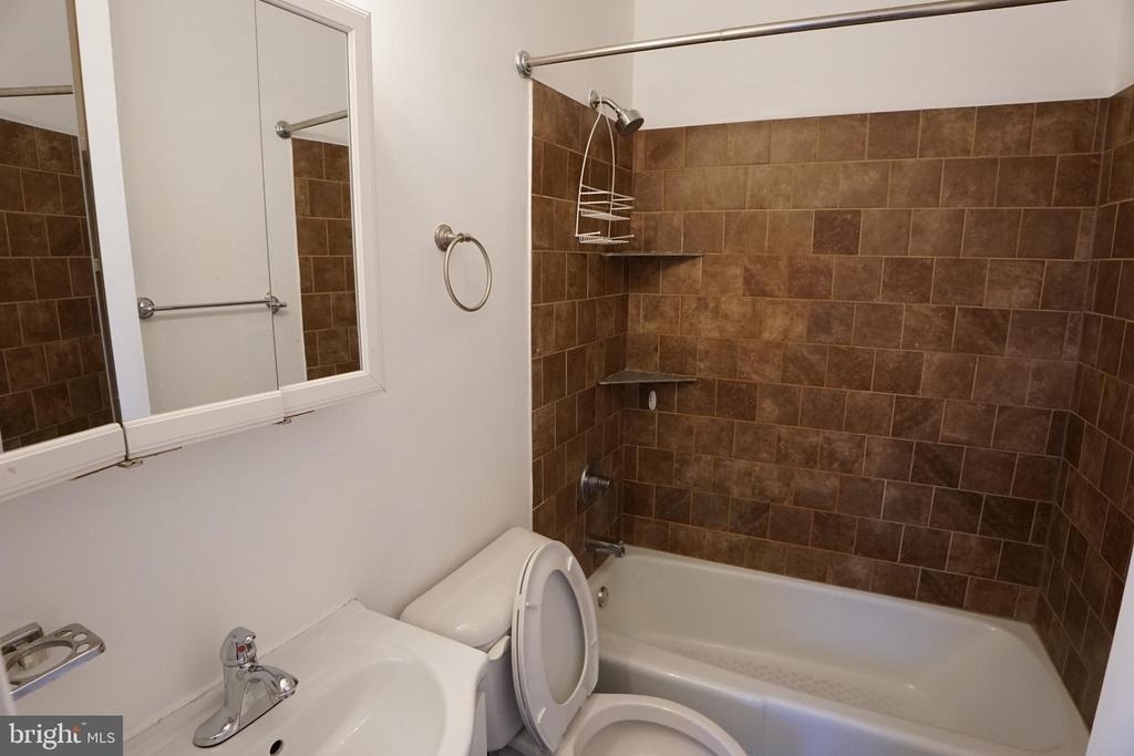 804 Cathedral St - Photo 6