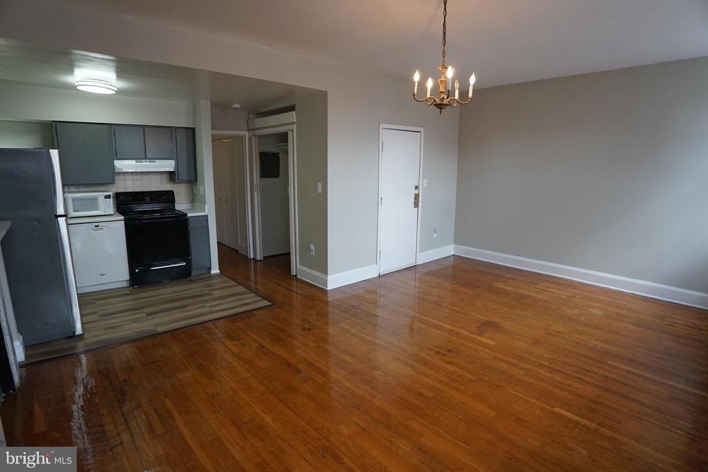 802 Cathedral Street - Photo 2
