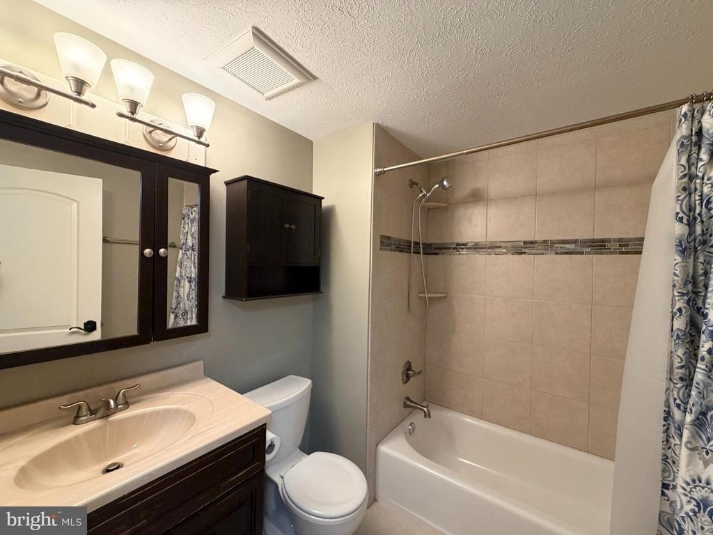 1458 Ashwood Court - Photo 5