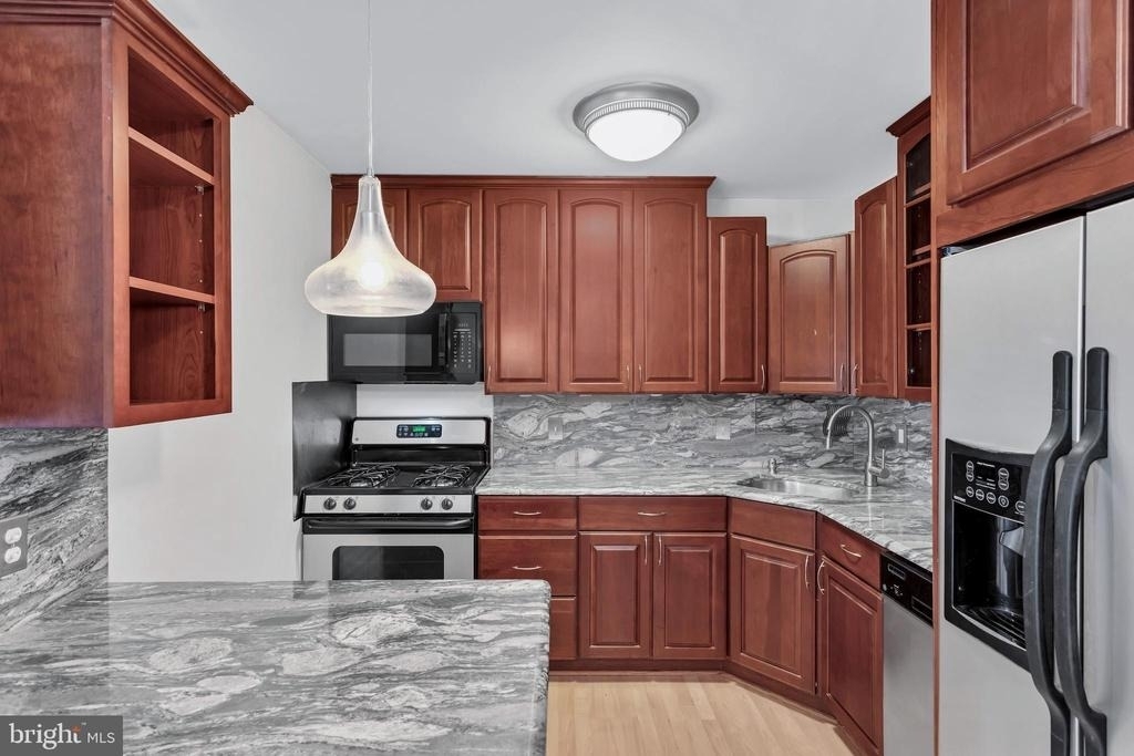 2401 H Street Nw - Photo 0