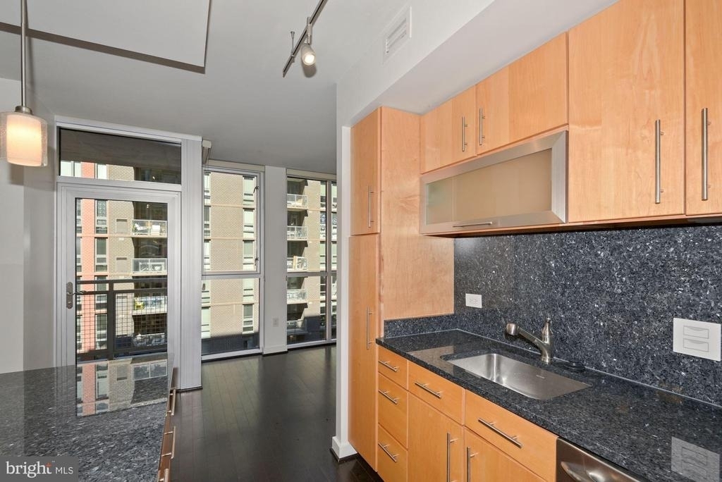 1025 1st Street Se - Photo 4