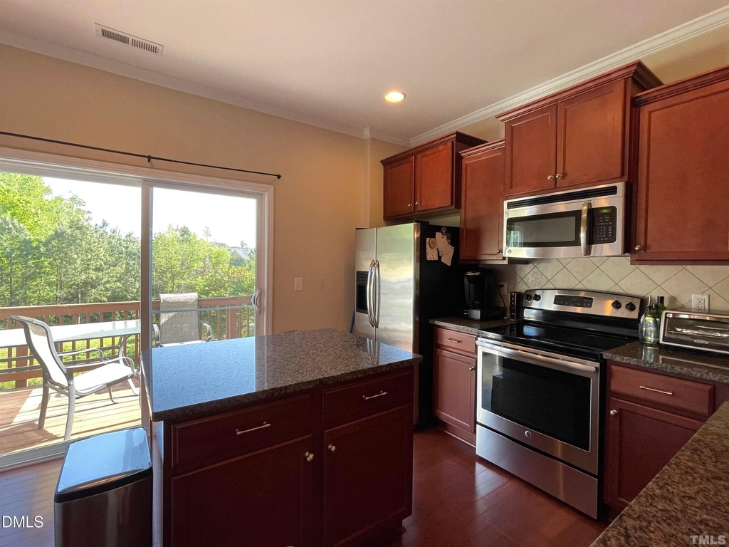 1002 Summerhouse Road - Photo 5