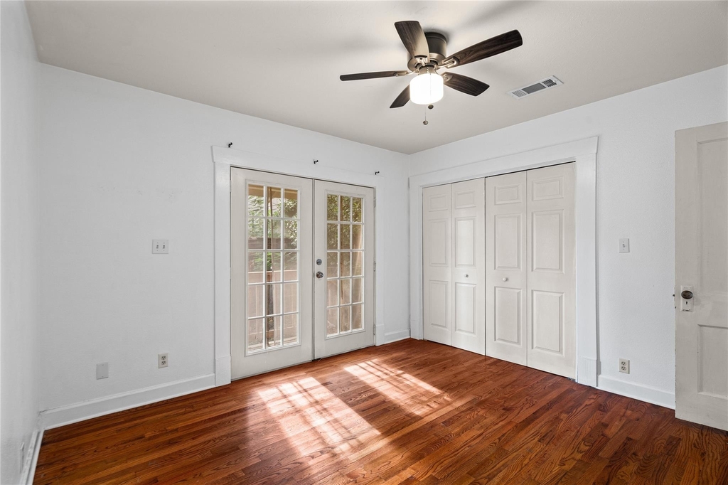 1202 E 13th St - Photo 10