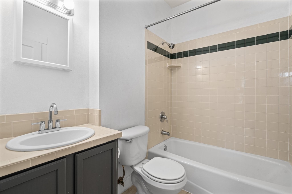 1202 E 13th St - Photo 12