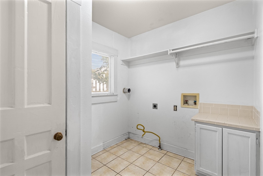 1202 E 13th St - Photo 8