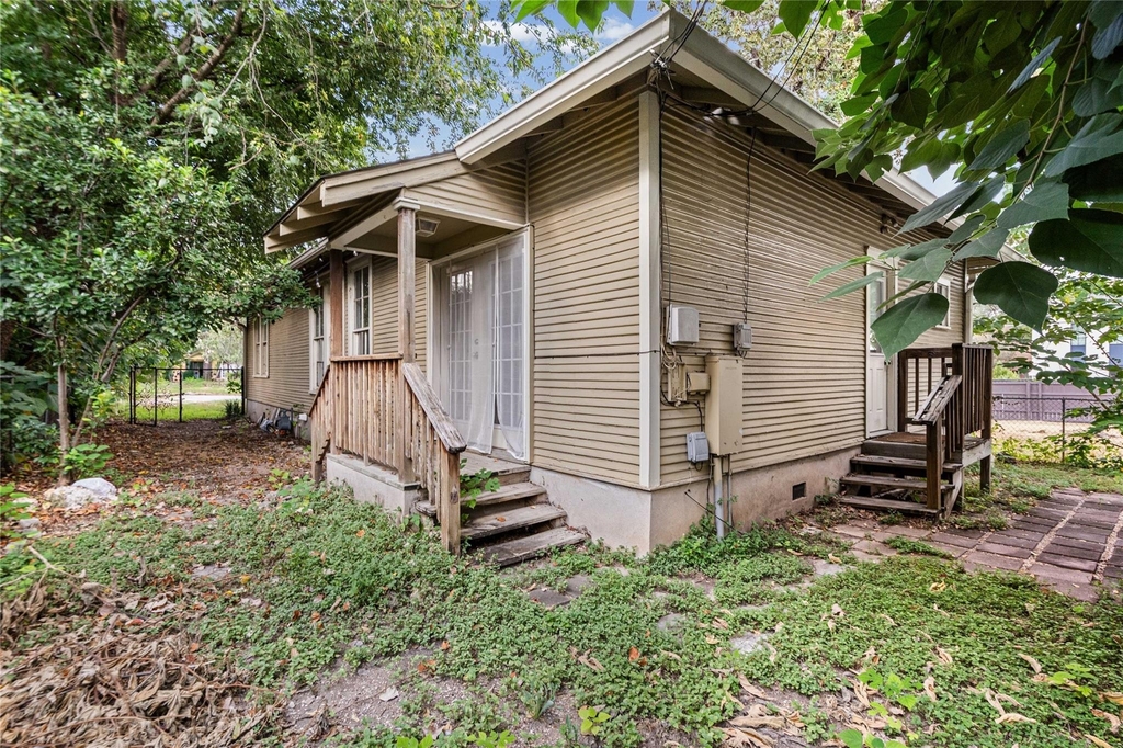 1202 E 13th St - Photo 14