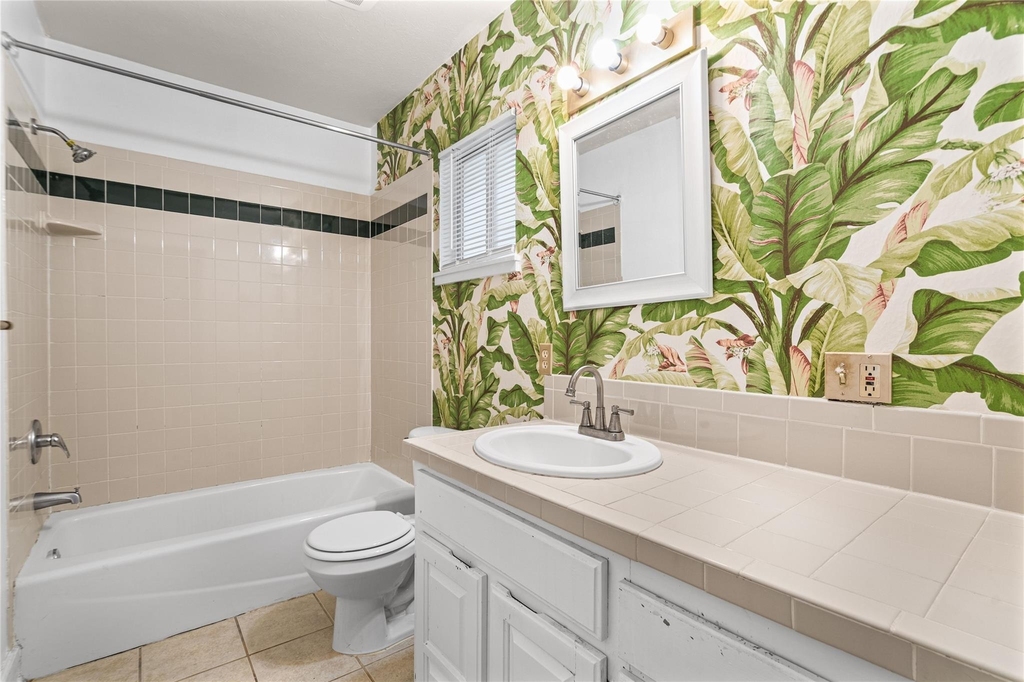 1202 E 13th St - Photo 9