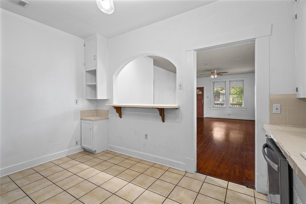 1202 E 13th St - Photo 7