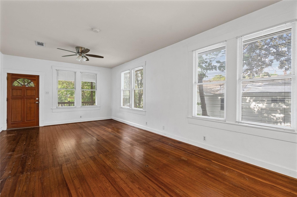 1202 E 13th St - Photo 4