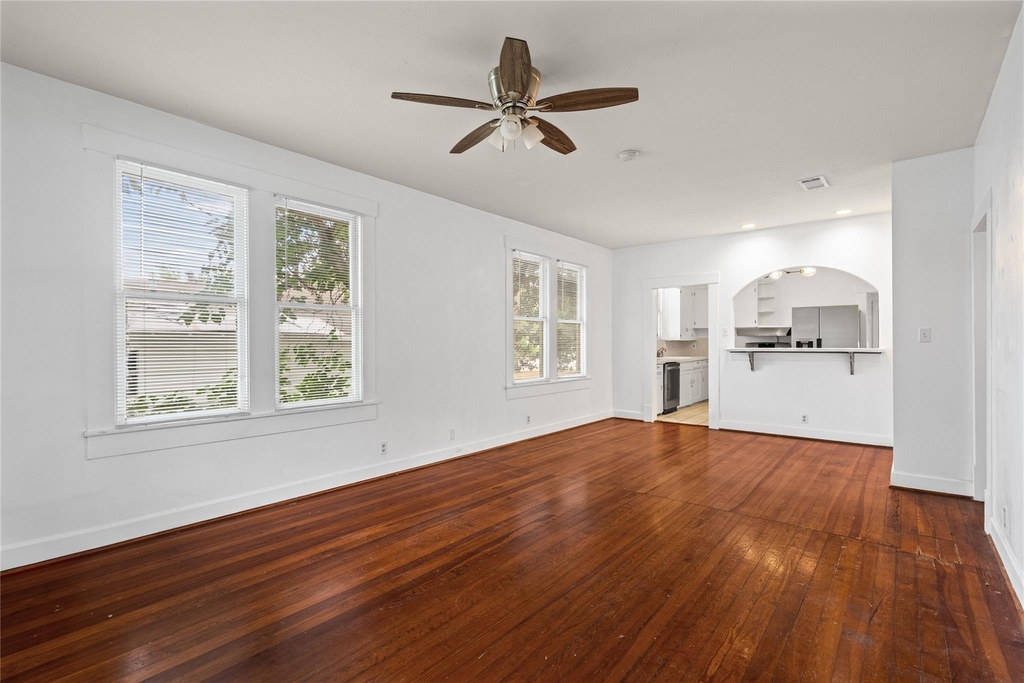 1202 E 13th St - Photo 2