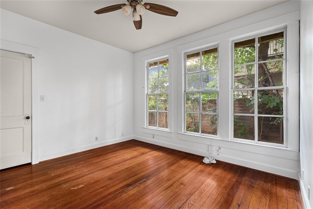 1202 E 13th St - Photo 13