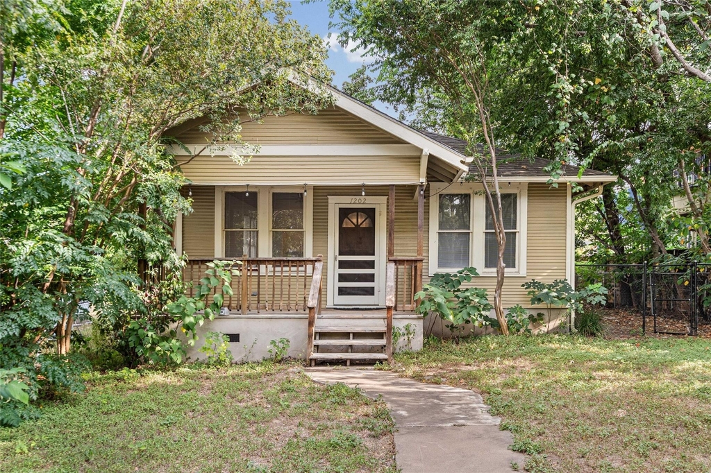 1202 E 13th St - Photo 0