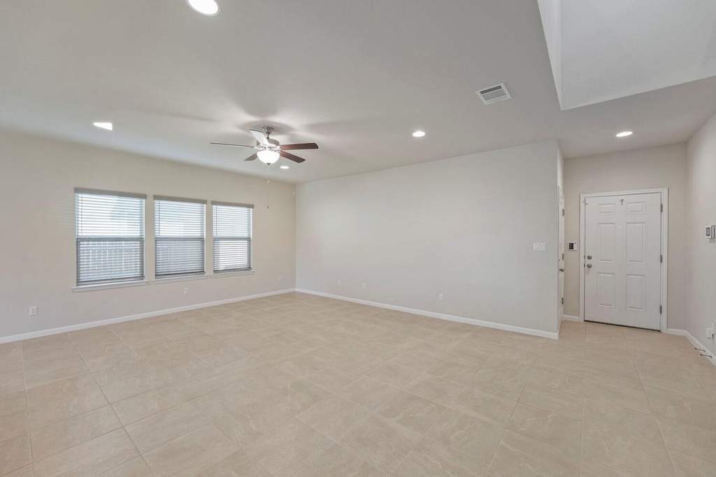 202 Driftwood Ln - Photo 4