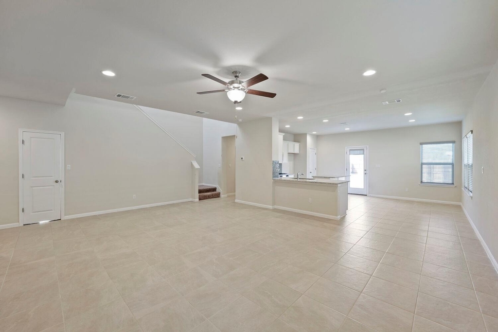 202 Driftwood Ln - Photo 2