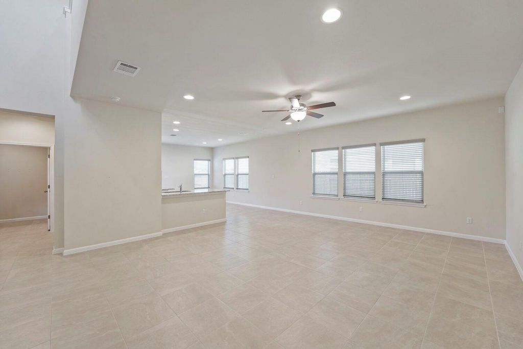 202 Driftwood Ln - Photo 1