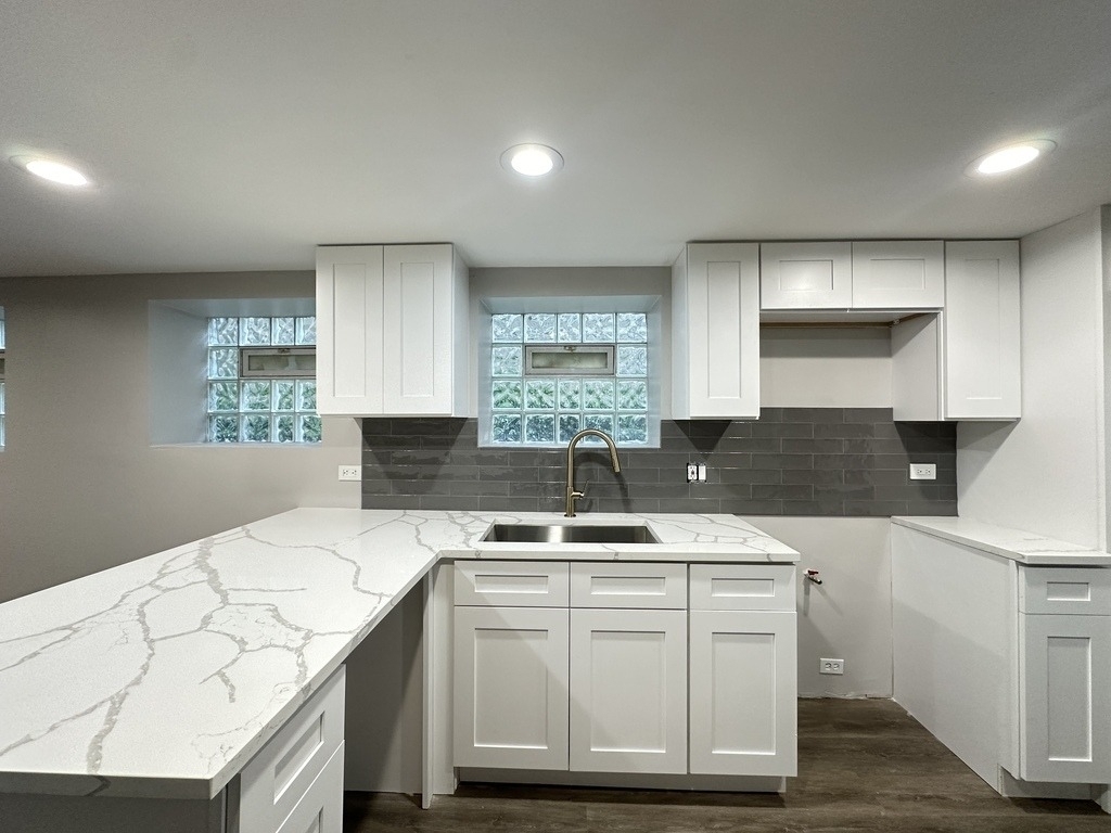 2617 W Rascher Avenue - Photo 2