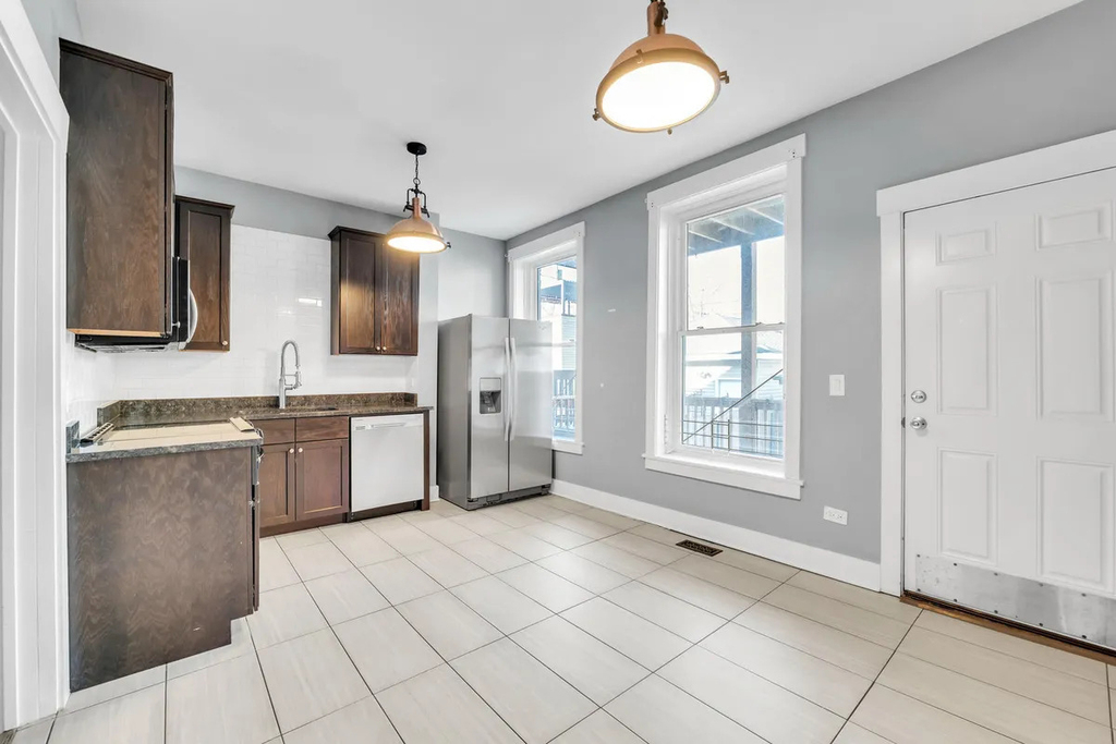 3208 W Wabansia Avenue - Photo 8