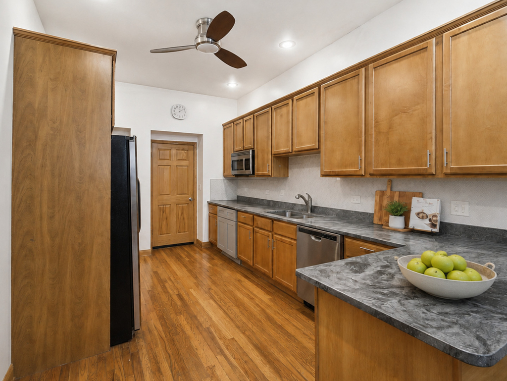2452 W Arthington Street - Photo 3